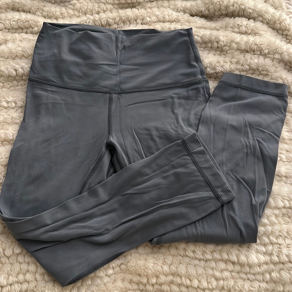 Lulu size 6 grey cropped leggings.